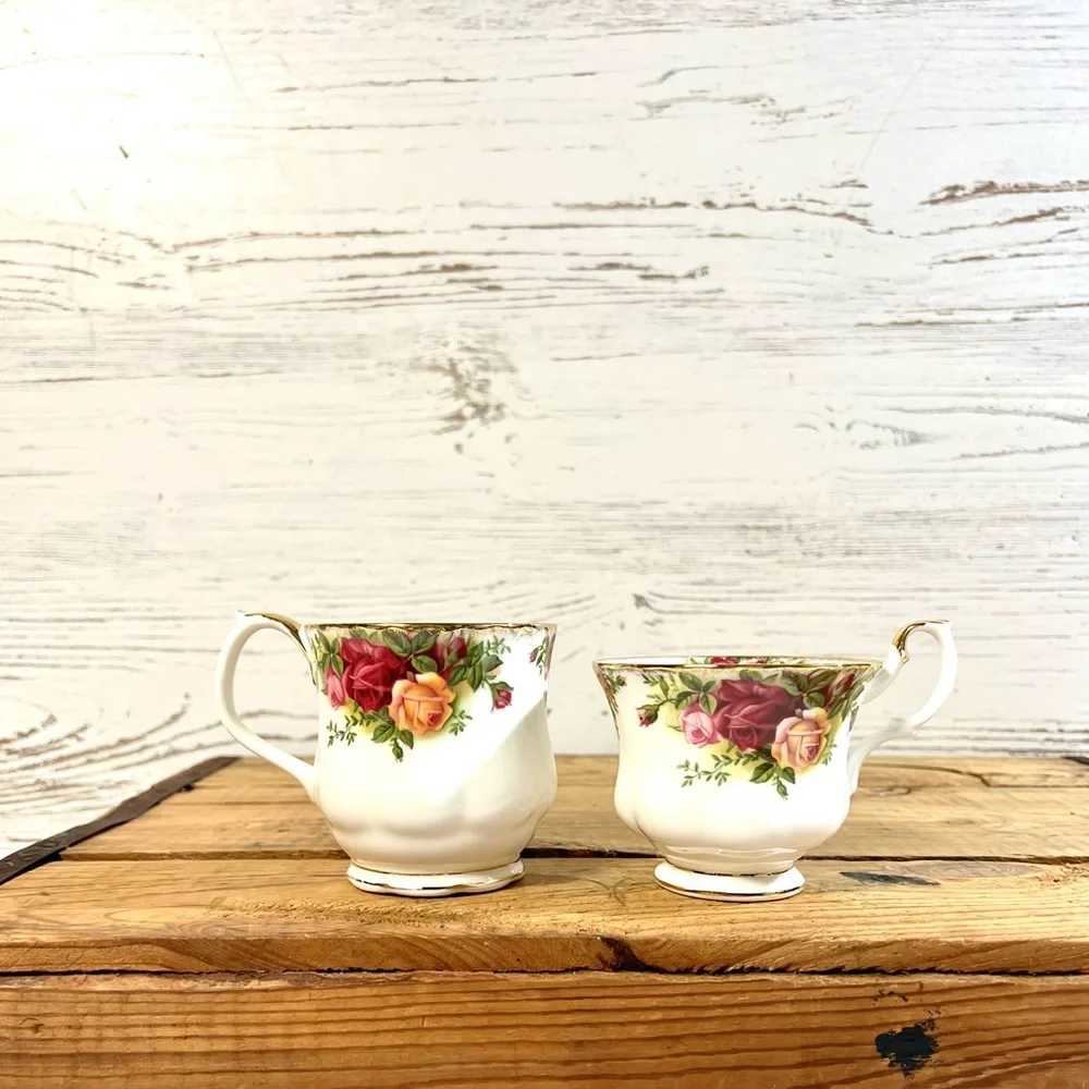Old country roses cups royal Albert bone china England replacement